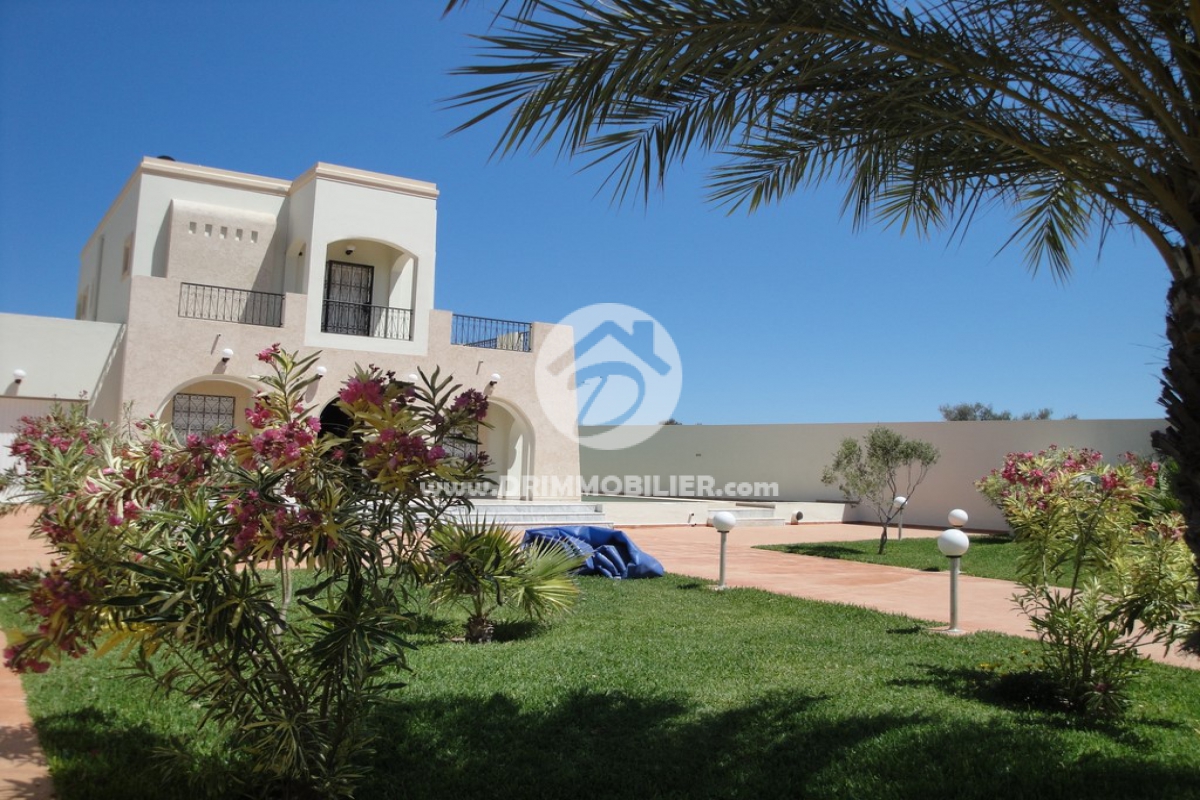 L 95 -                            بيع
                           Villa avec piscine Djerba